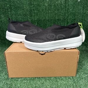 NWB OOFOS OOMEGA Chukka Recovery Slip On White Black Womens Size 9